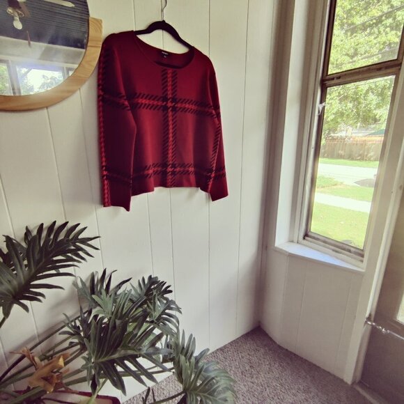 Red Sweater in Southwestern Style slightly cropped, feels so soft great Sz Large - Picture 3 of 7